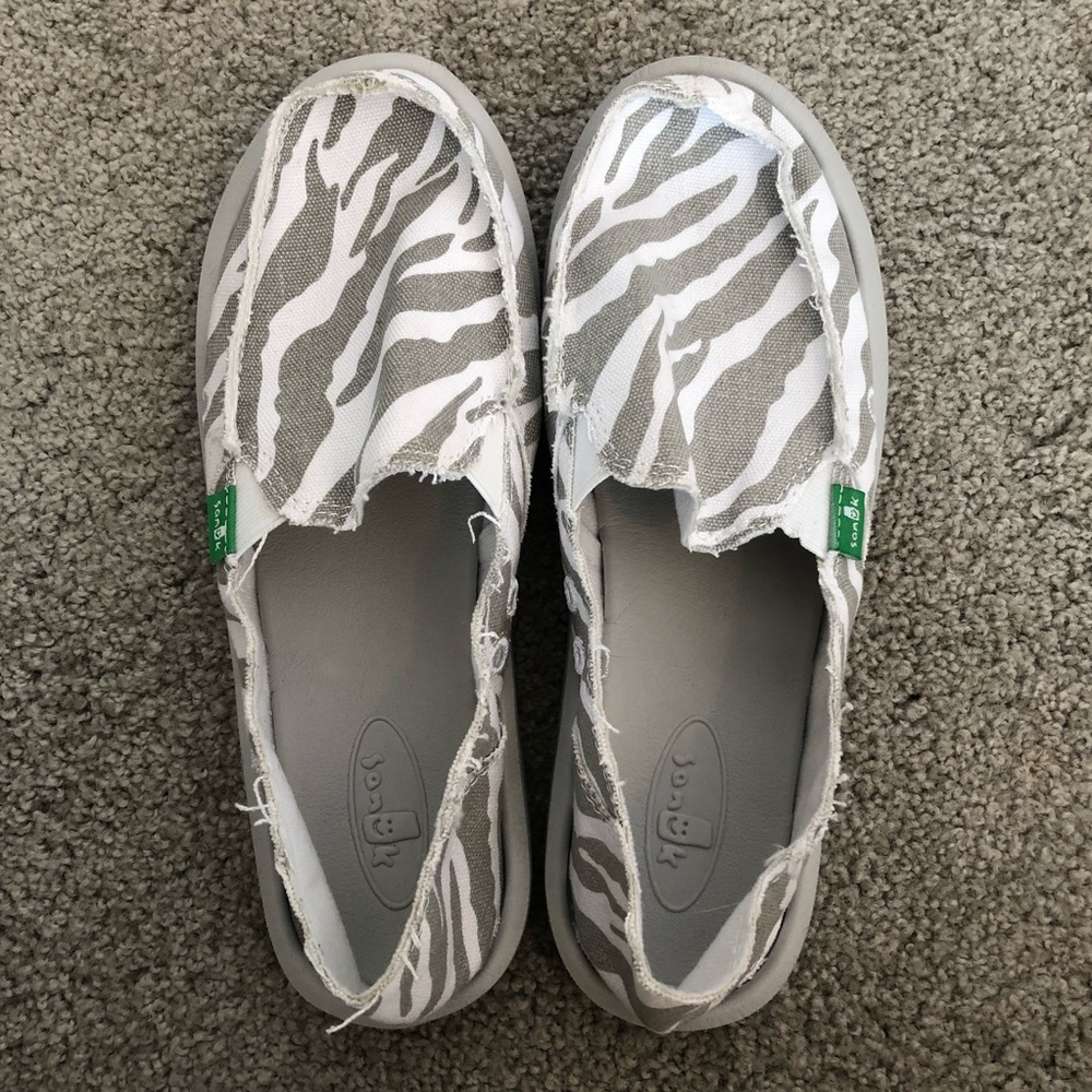 White and Gray Zebra Sanuks